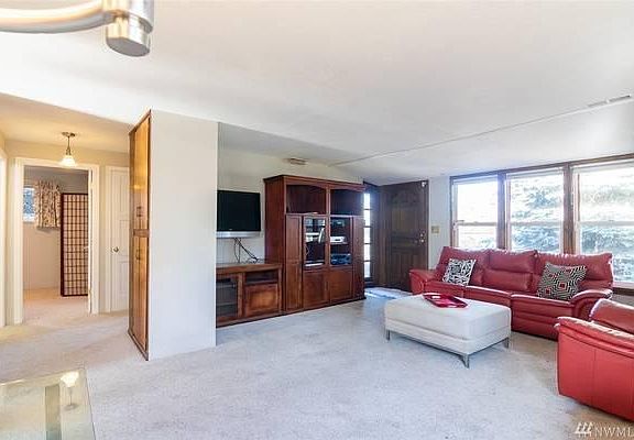 3rd image of 1010 118th St S