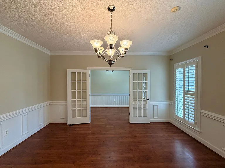 1009 Williamsburg Dr — Photo 5