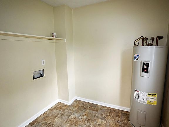 5th image of 3230 Aqueduct Dr #B