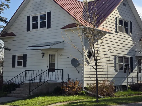 215 N Oxford St, Wautoma, WI 54982