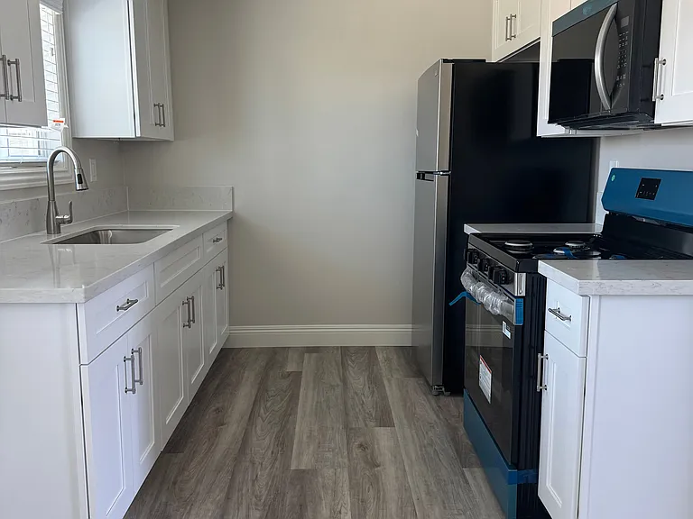916 S Marguerita Ave #816-24 — Photo 10