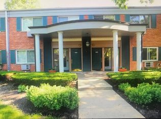 2407 S Goebbert Rd UNIT 203, Arlington Heights, IL 60005