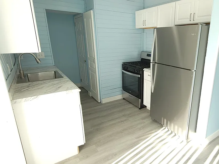 11484 Republic Ave — Photo 1