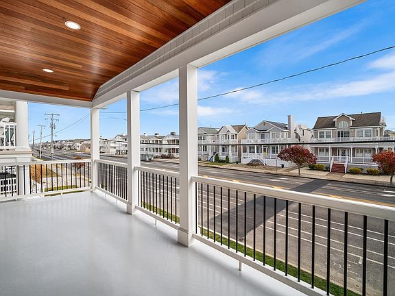 3rd image of 5050 West Ave #2