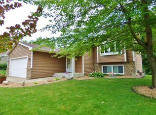 4490 Oak Pond Rd, Eagan, MN 55123