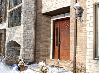 4715 Forest Ridge Ct, Rochester, MI 48306