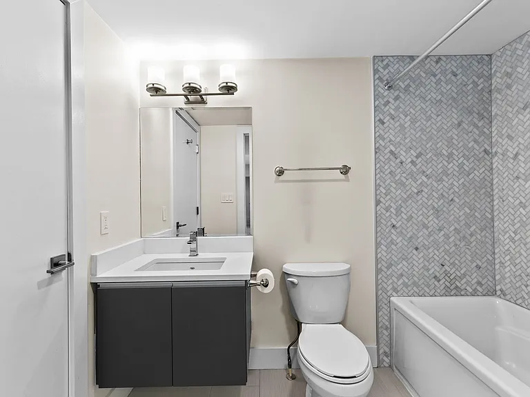 85 Willow Ct #302 — Photo 28