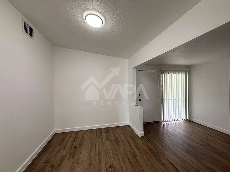 518 Jamaica Dr — Photo 11