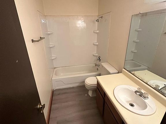 5th image of 1409 E Iron Ave #202-B