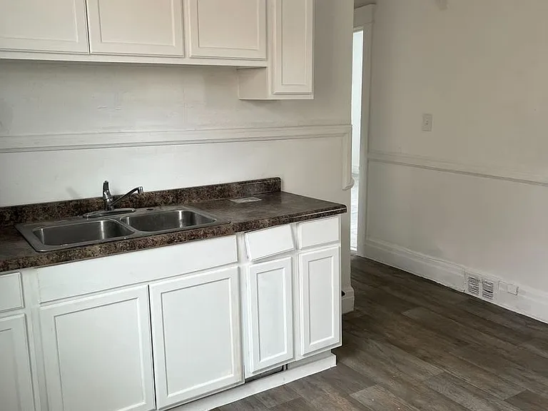 6307/6311 Woodrow - Paralev LLC — Photo 8