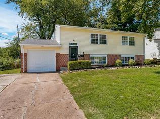 1120 Saint Anthony Ln, Florissant, MO 63033