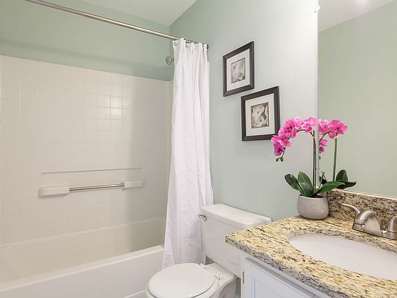5th image of 528 Darby Glen Ln
