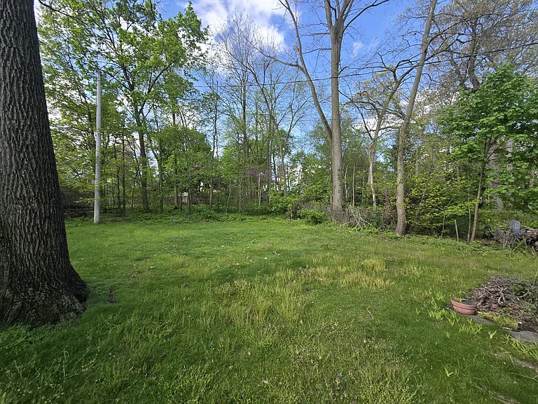 1707 Dexter Ave — Photo 4