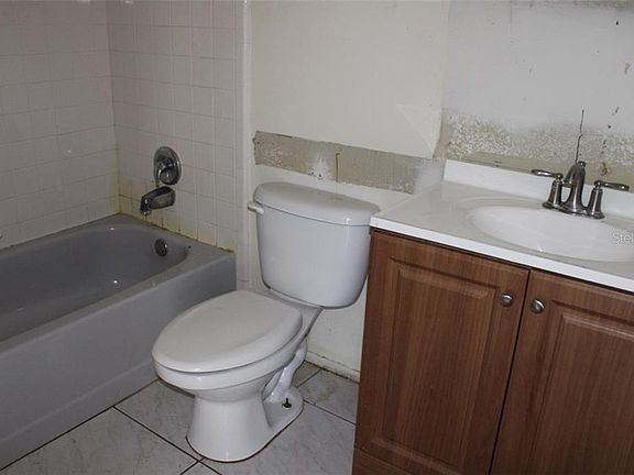 5th image of 369 Iowa Woods Cir W