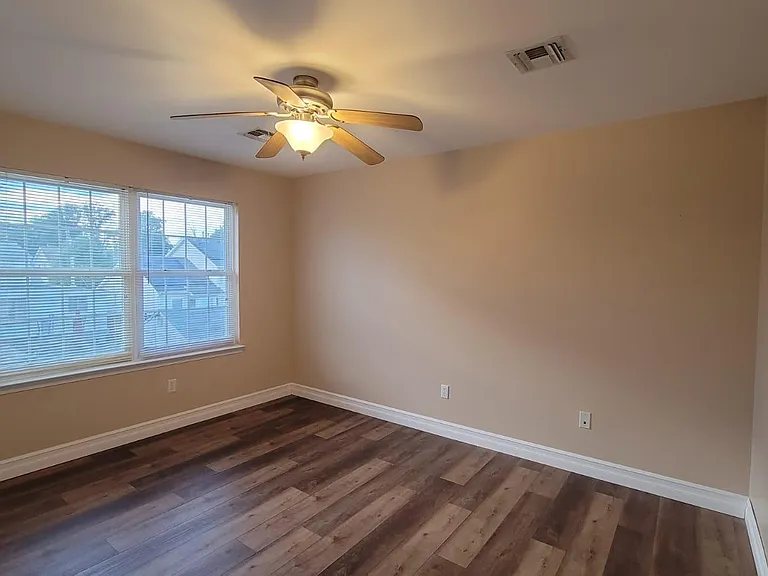 1081 Matthew St — Photo 18