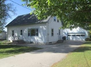 608 W 6th St, Morris, MN 56267
