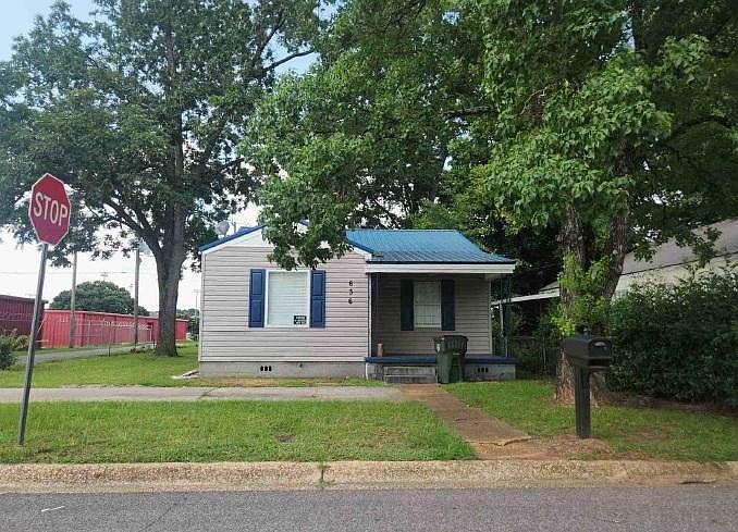 1st image of 636 18th St