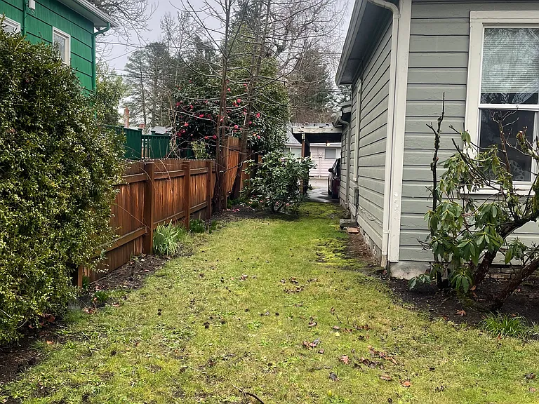 294 16th St SE — Photo 17