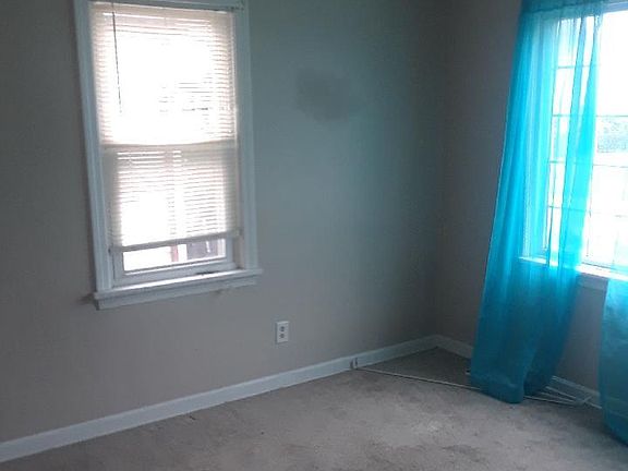 5th image of 930 E Florida Ave