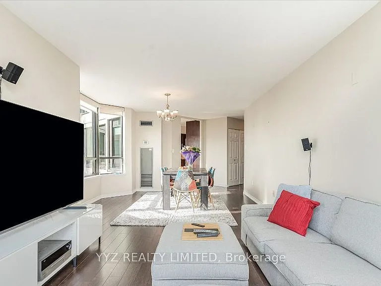 7440 Bathurst St #807 — Photo 8