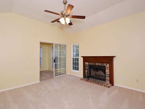 5th image of 608 Squire Ln APT G