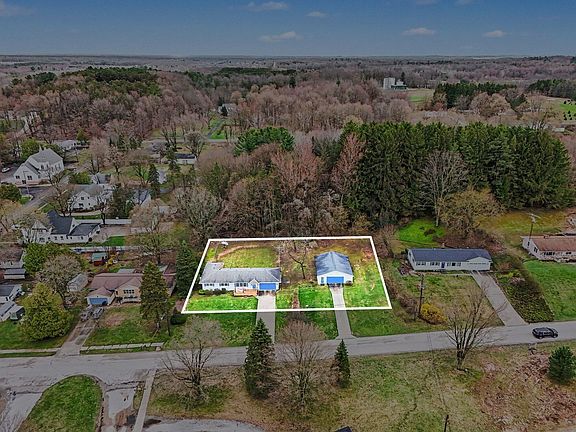 3rd image of 2739 Hillcrest Dr