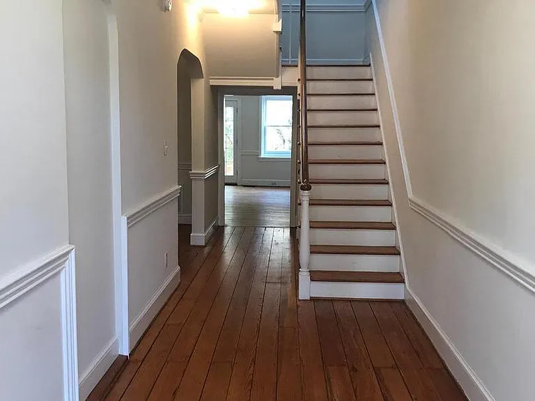 1425 34th St NW — Photo 2