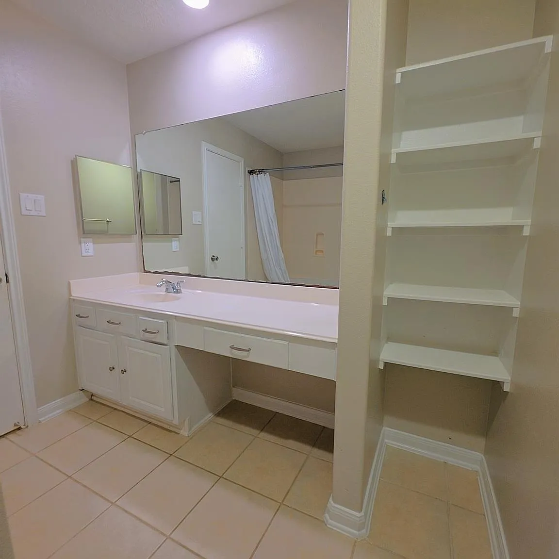 3 bed, 2.0 bath, 1360 sqft, $1,900 — Photo 4