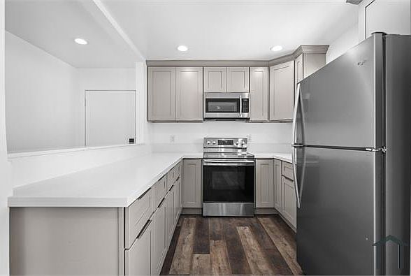 1st image of 1101 N Flower St Unit 4