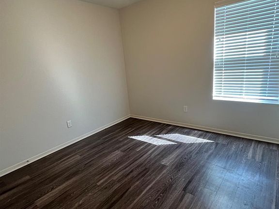 5th image of 3824 Churchill Dr