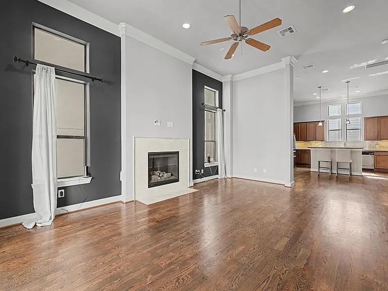 634 Nagle St — Photo 11