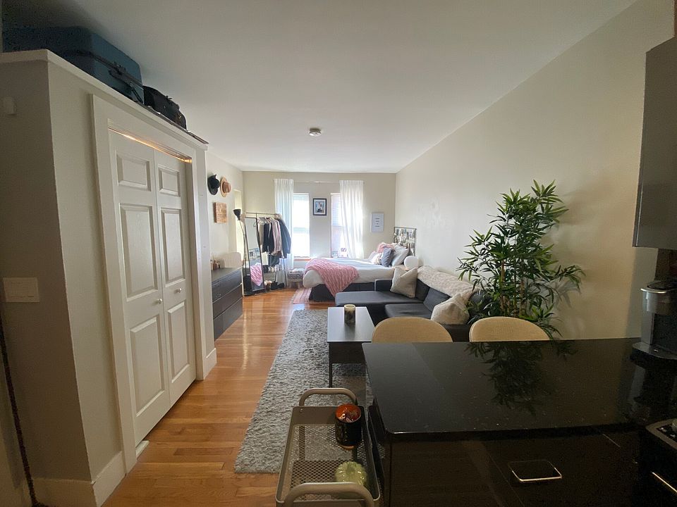 2nd image of 210 Hemenway St APT 2A