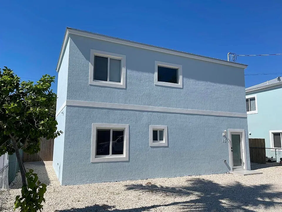 15 Coconut Dr