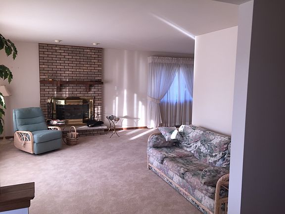 Living Room W/Gas Fireplace