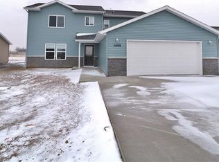 3213 NW Kodiak St, Minot, ND 58703