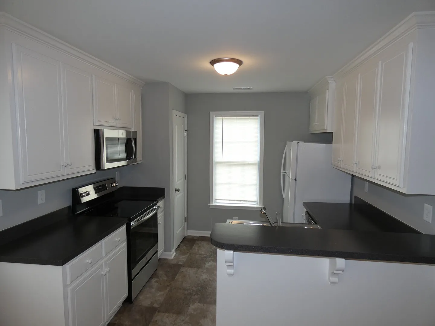 One Story House for Rent -3 bedrooms! — Photo 4