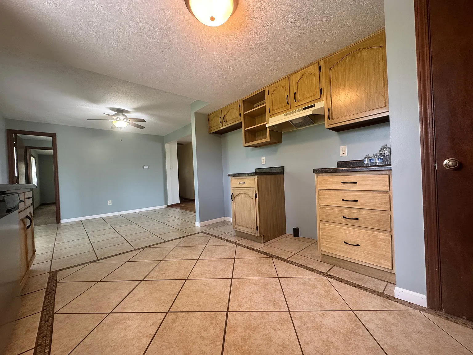 3 bed, 1496 sqft, $1,600 — Photo 3