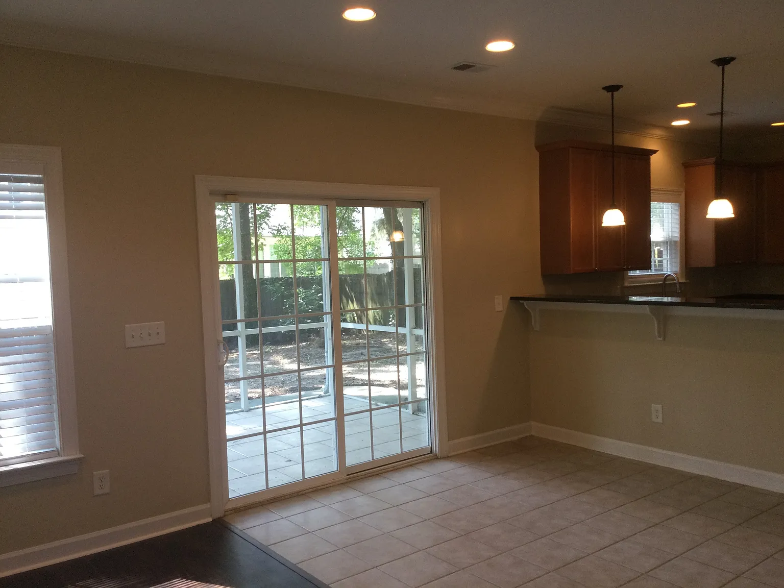 4 bed, 2.5 bath, 1932 sqft, $2,540 — Photo 3