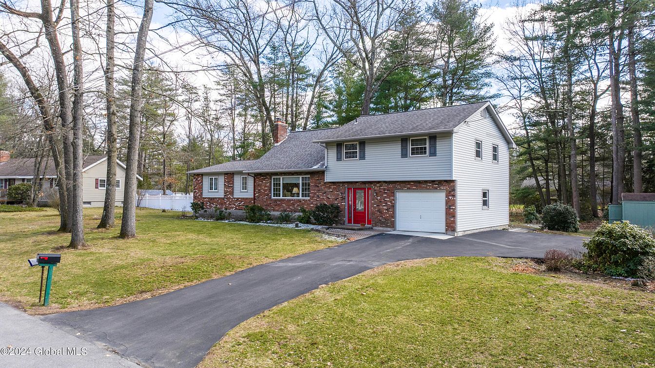1st image of 23 Laurel Lane