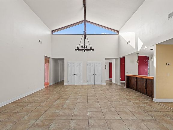 3rd image of 1353 Crescent Dr