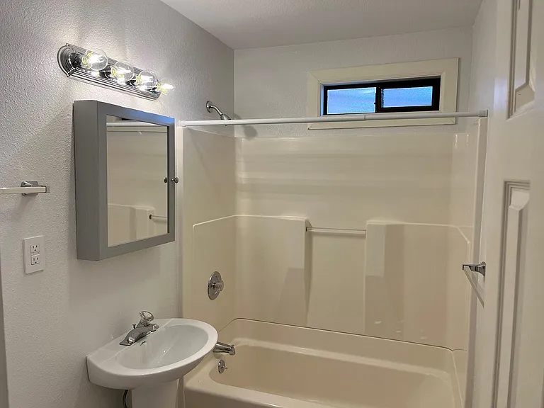 618 Washington Ave #4 — Photo 13