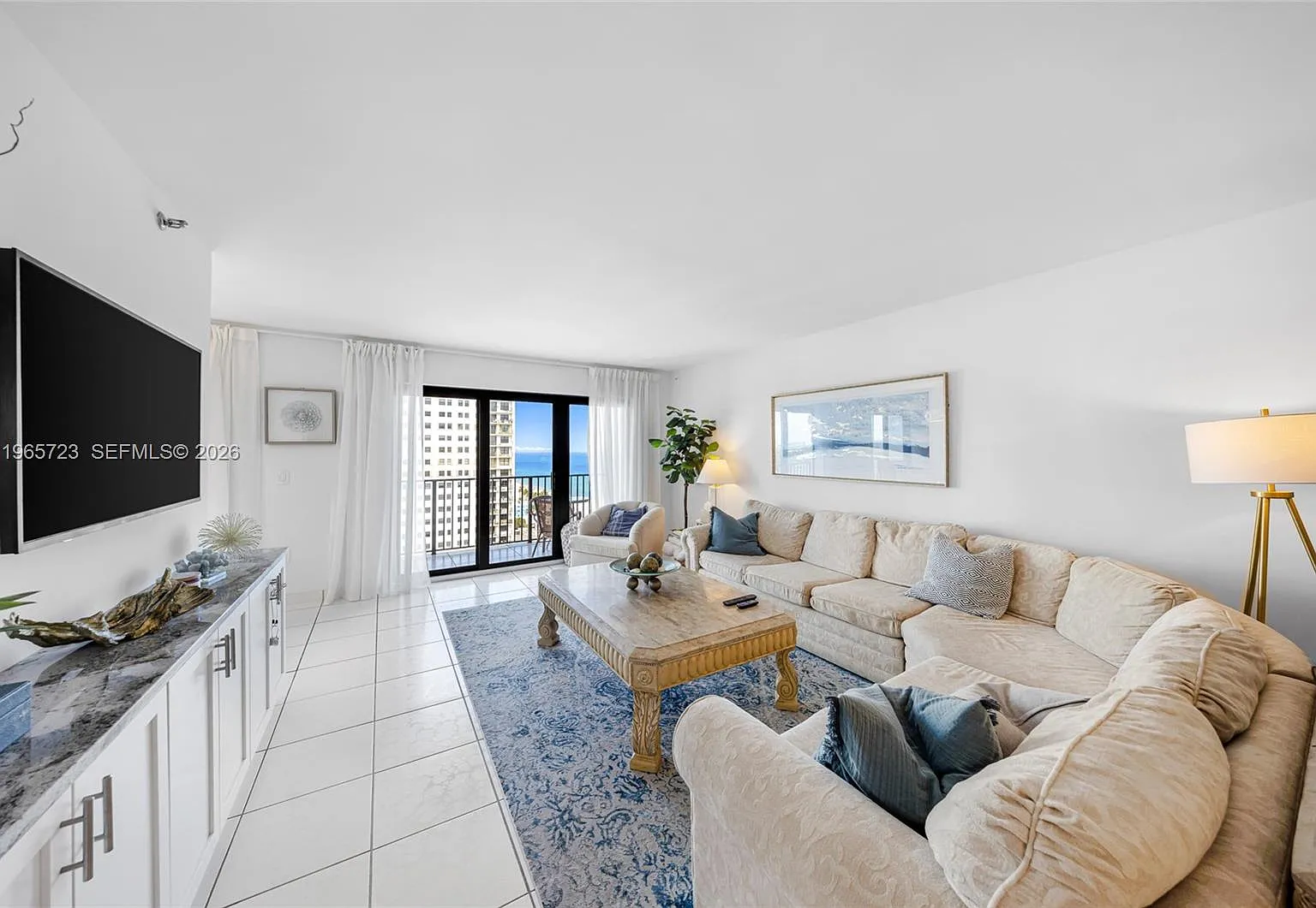 Summit Condo — Photo 2