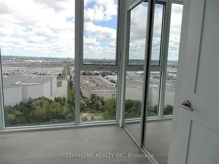 7895 Jane St #2015 — Photo 13