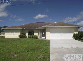 913 Venice Ave N, Lehigh Acres, FL 33971