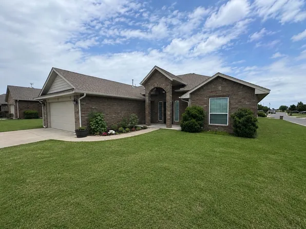 808 S Howard Ave, Moore, OK 73160