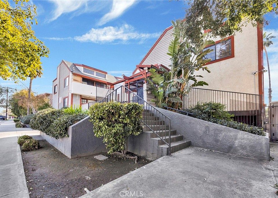 1st image of 15946 Vanowen St Unit 202