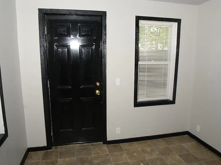 25 Lang St — Photo 6