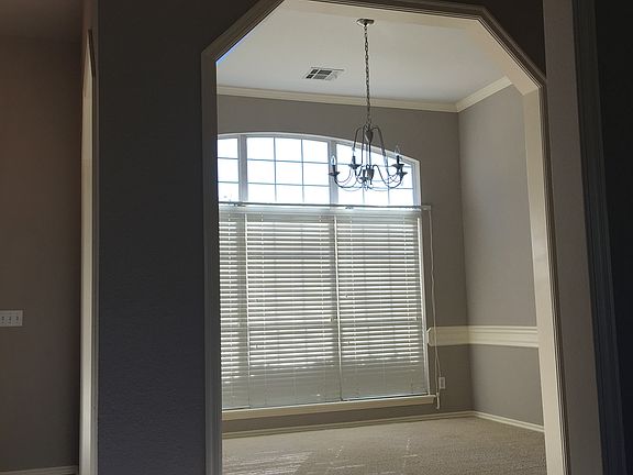 3rd image of 3212 Heritage Dr