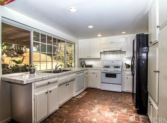 5th image of 3838 Oleander Dr