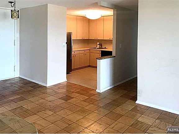 5th image of 555 North Ave APT 14D